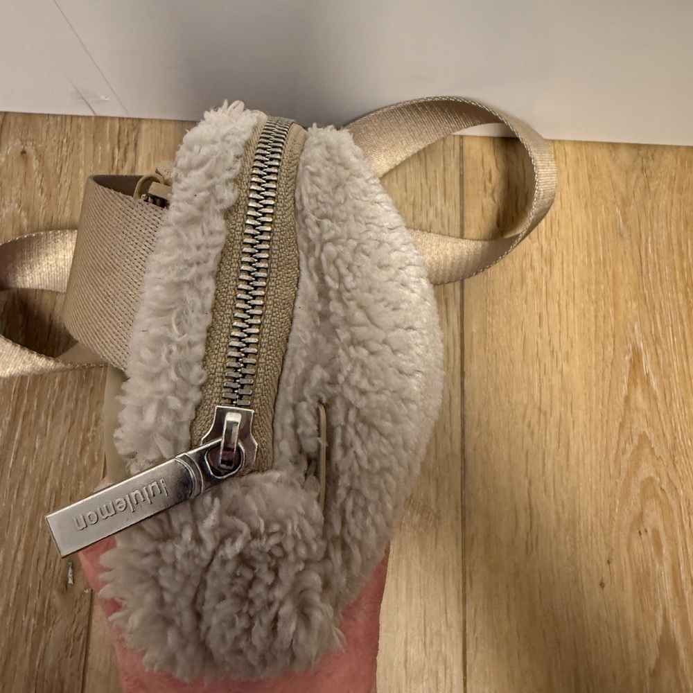 Lululemon Sherpa Everywhere Belt Bag Cream Fleece Crossbody Mini Belt Bag - Picture 7 of 12